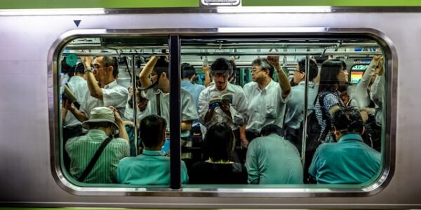 silent in japan subway