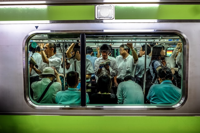 silent in japan subway