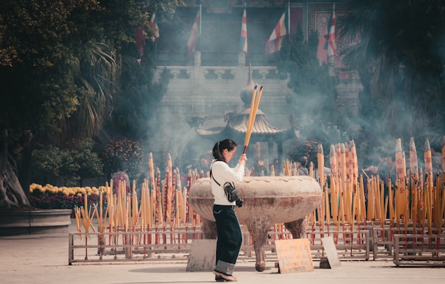 Temple Etiquette in Japan: A Guide for First-Time Visitors