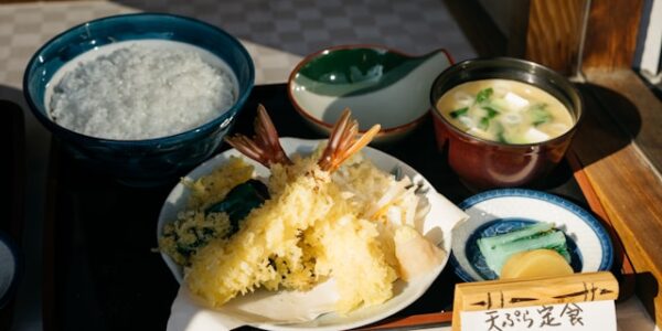 Best cheap eats in Tokyo under ¥1000 – gyudon, ramen, curry, onigiri, and more